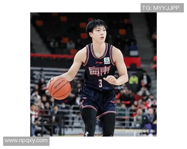 胡明轩在比赛中展现出色得分能力助力球队取得胜利的精彩表现分析