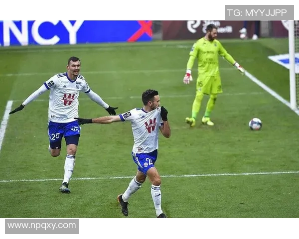 巴黎圣日耳曼逆转击败亚眠,重新夺回法甲榜首位置 巴黎圣日耳曼逆转击败亚眠,重新夺回法甲榜首位置