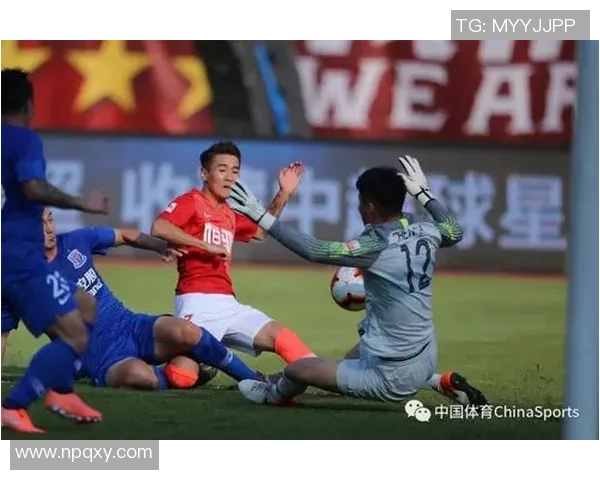 广州恒大淘宝无缘中超冠军，球迷齐声呼吁施密特下课